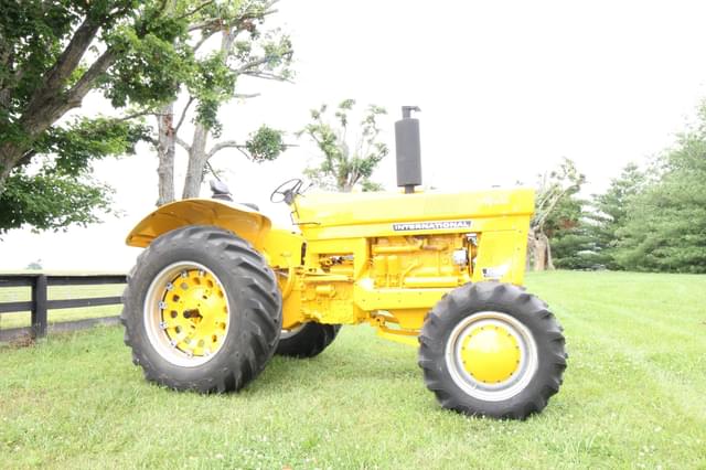 Image of International Harvester 1066 equipment image 1