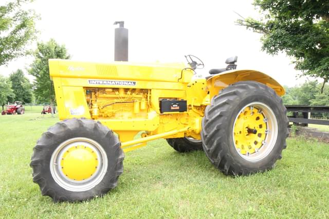 Image of International Harvester 1066 equipment image 4