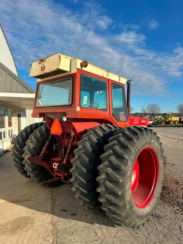 Image of International Harvester 1066 equipment image 4