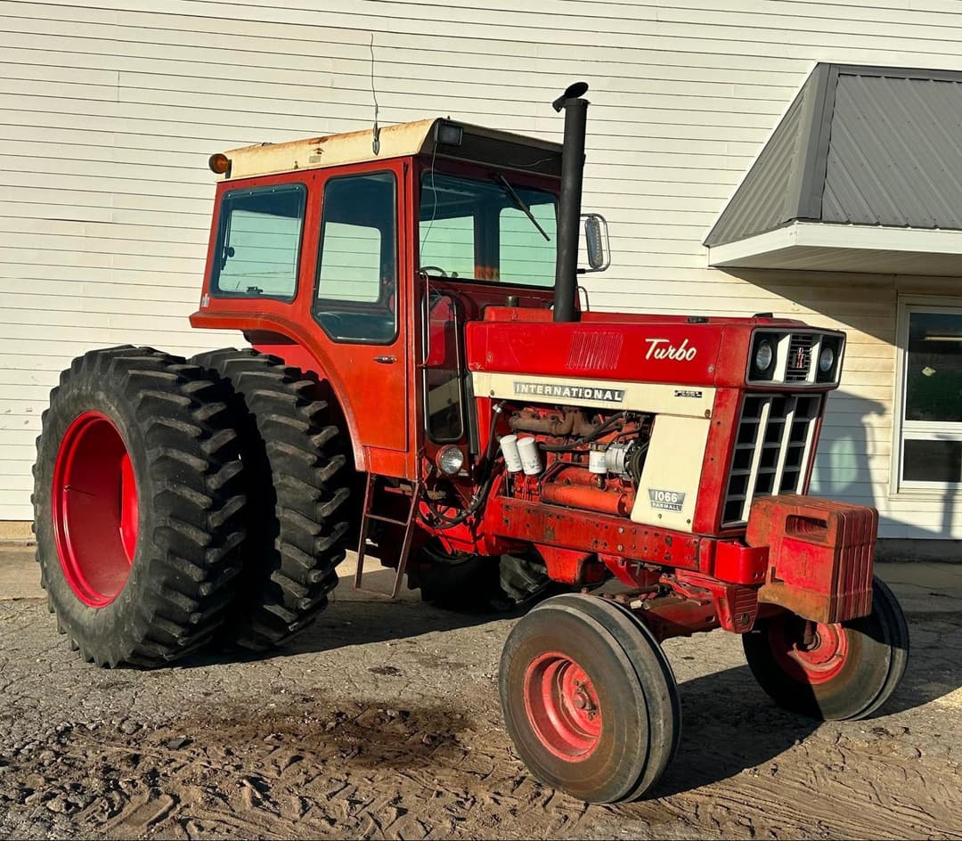 Image of International Harvester 1066 Primary image