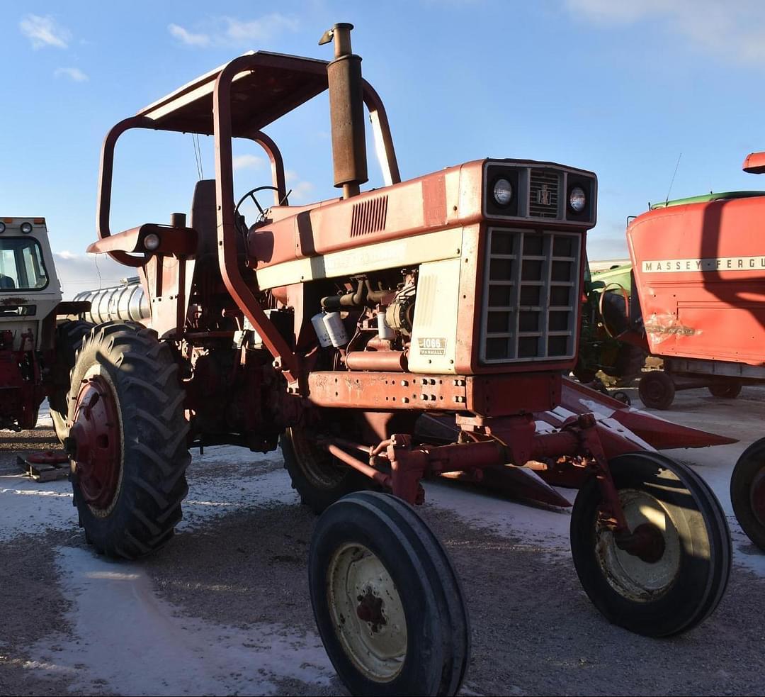 Image of International Harvester 1066 Primary image