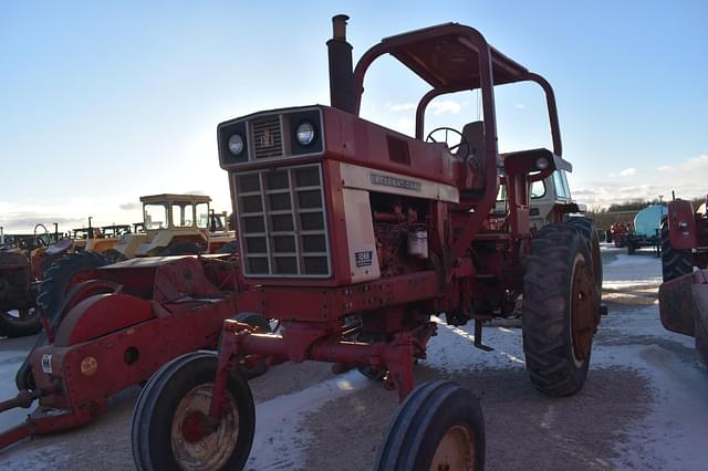 Image of International Harvester 1066 equipment image 2