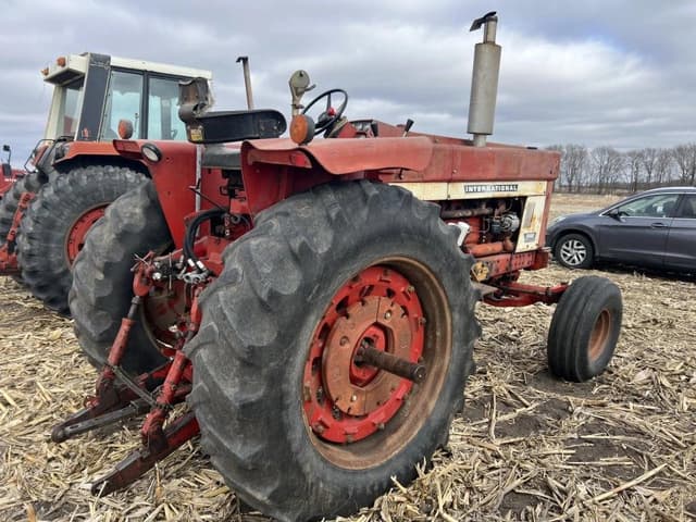 Image of International Harvester 1066 equipment image 2