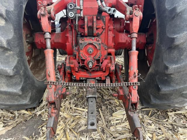 Image of International Harvester 1066 equipment image 4