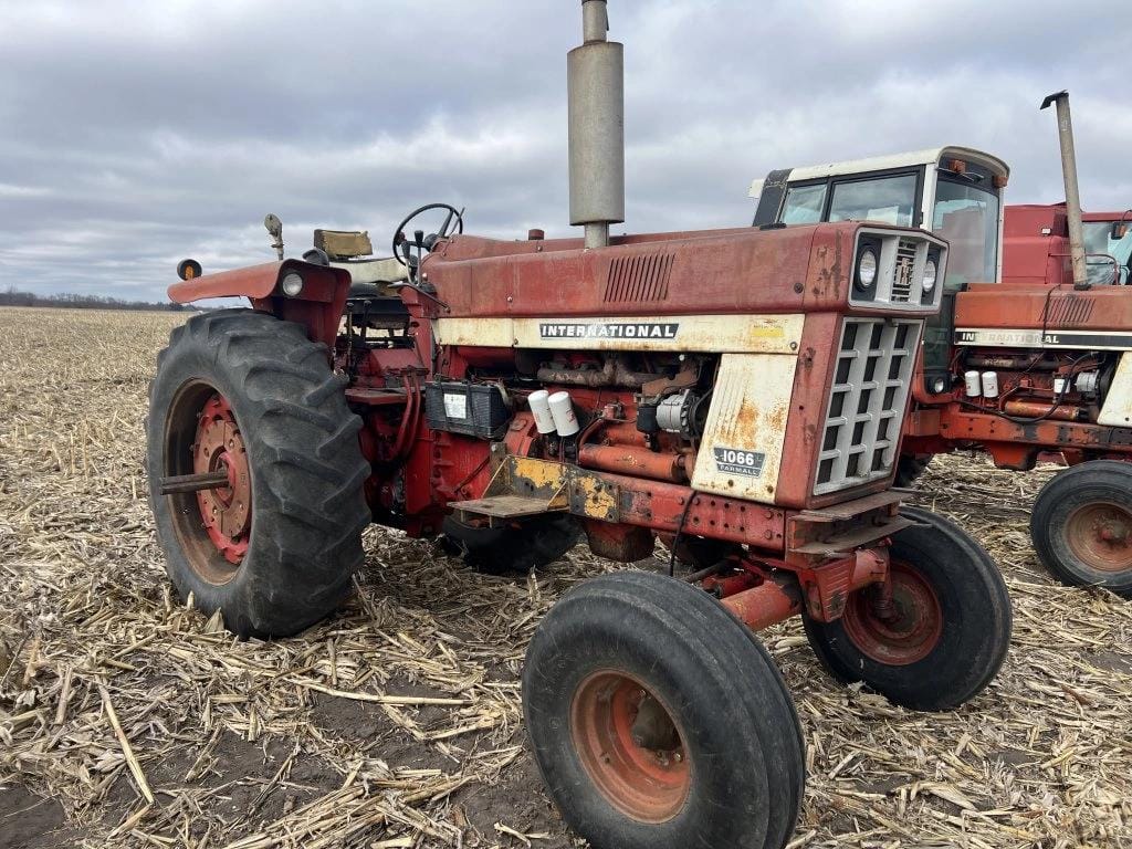 International Harvester 1066 Equipment Image0