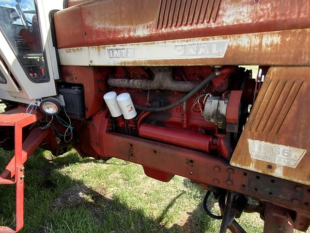 Image of International Harvester 1066 equipment image 4