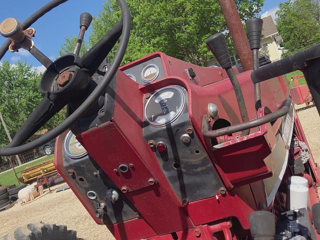 Image of International Harvester 1066 equipment image 3