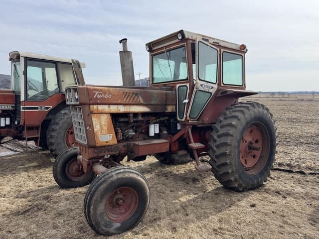 Image of International Harvester 1066 equipment image 1