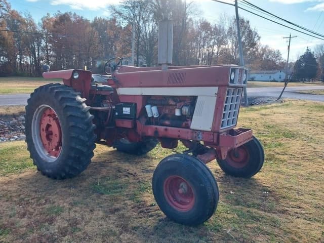 Image of International Harvester 1066 equipment image 2