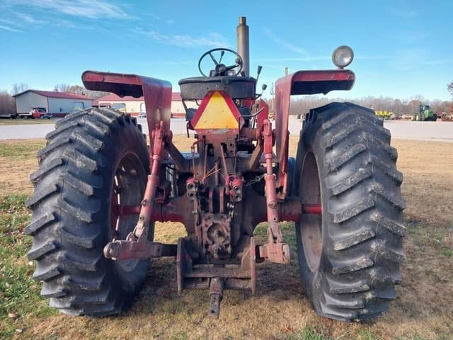 Image of International Harvester 1066 equipment image 4