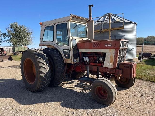 Image of International Harvester 1066 equipment image 2