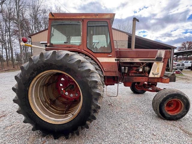 Image of International Harvester 1066 equipment image 2