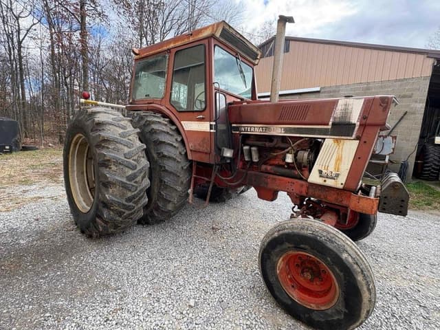 Image of International Harvester 1066 equipment image 1