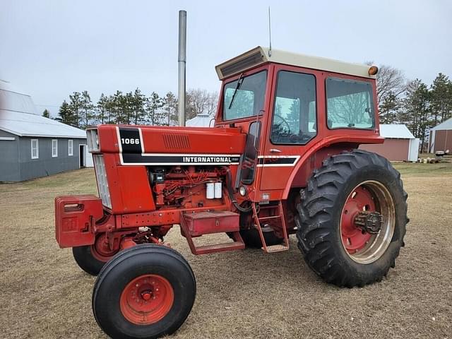 Image of International Harvester 1066 equipment image 4