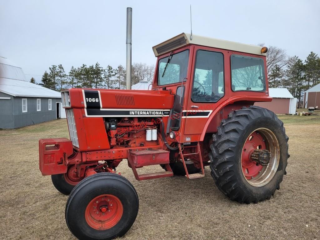 Main image International Harvester 1066