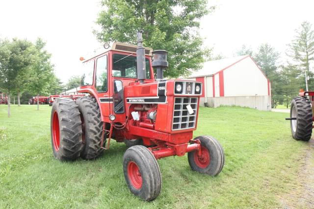 Image of International Harvester 1066 equipment image 1