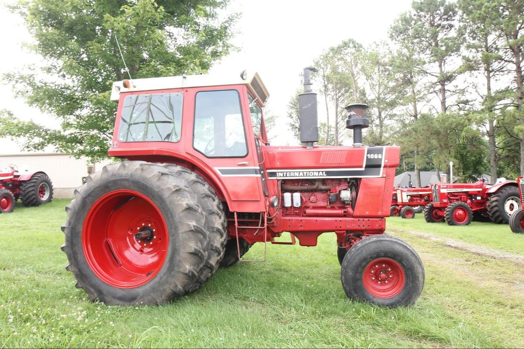 Image of International Harvester 1066 Primary image