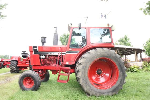 Image of International Harvester 1066 equipment image 3