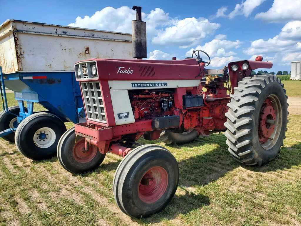 パーテーション International Harvester 1066 - Wikipedia