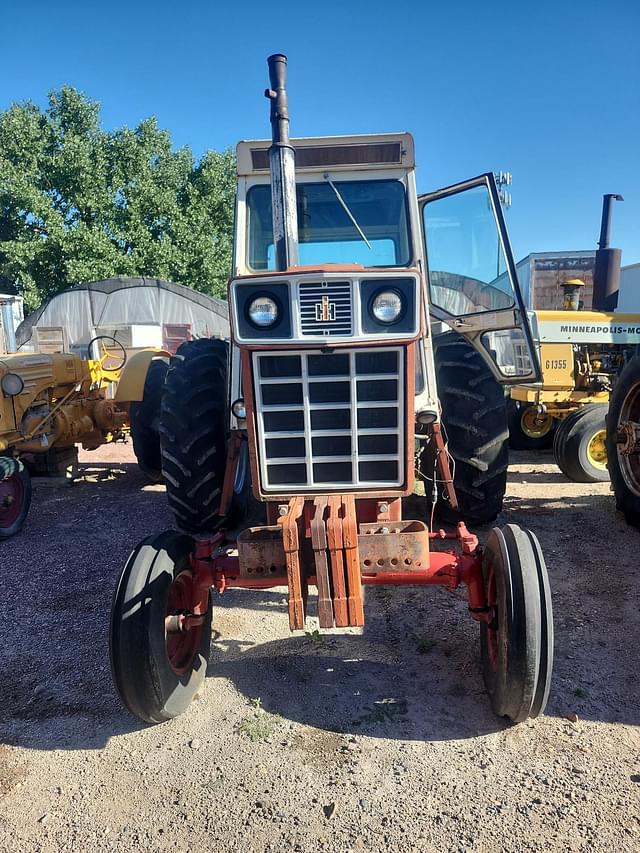 Image of International Harvester 1066 equipment image 2