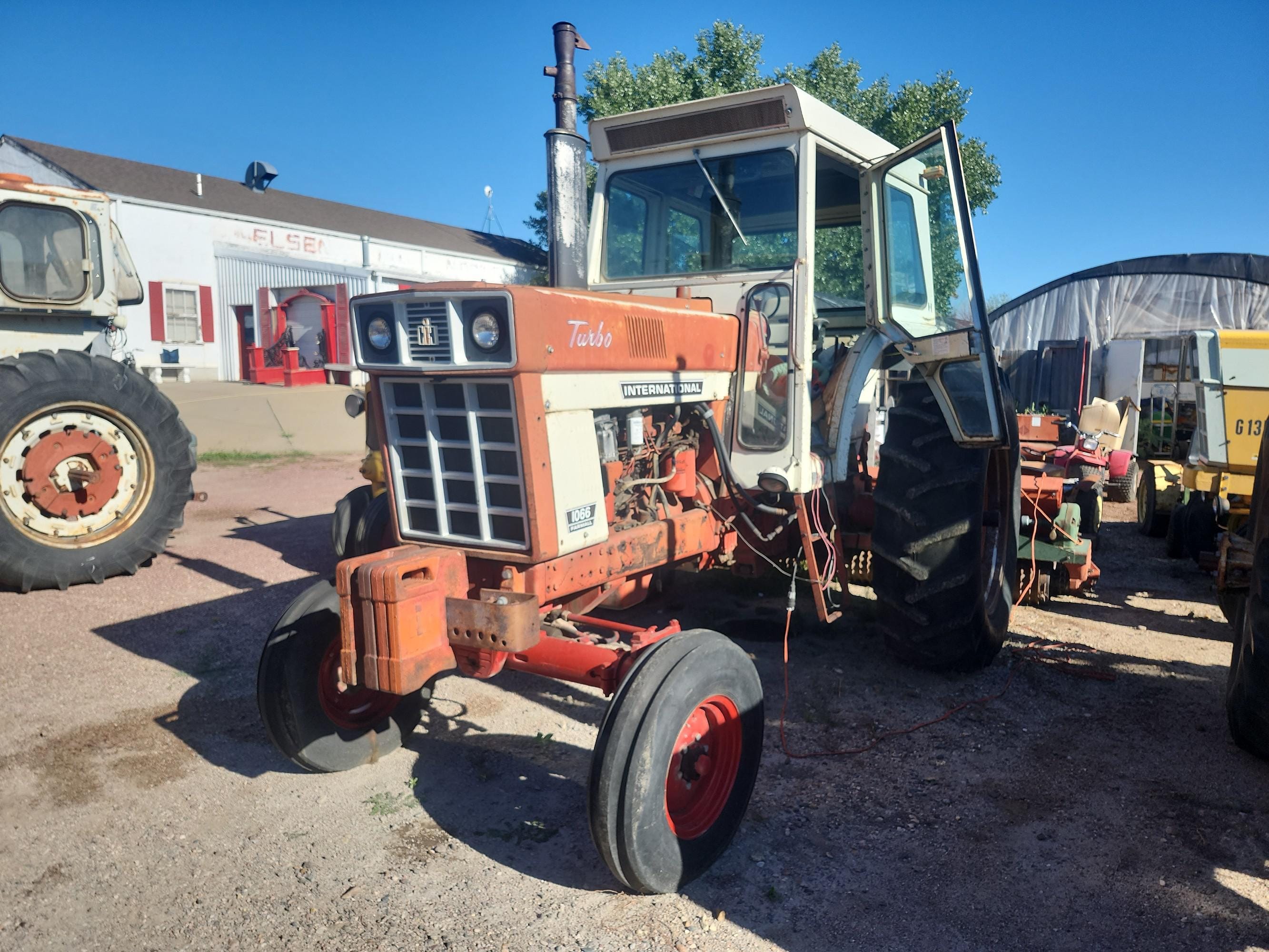 Main image International Harvester 1066