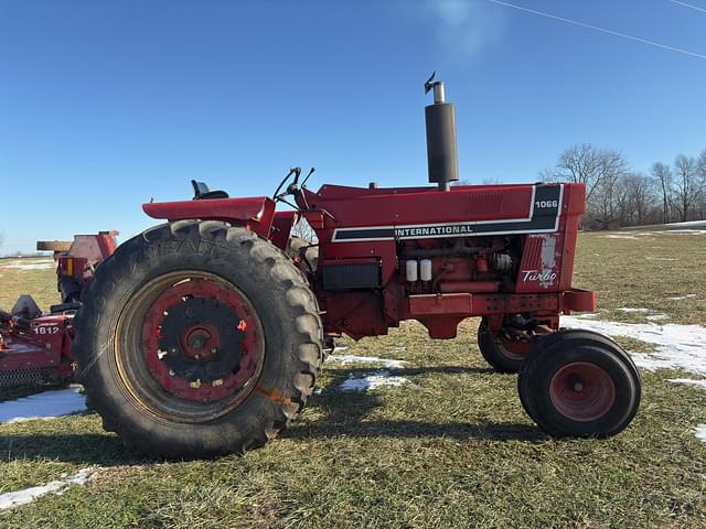 Image of International Harvester 1066 equipment image 4