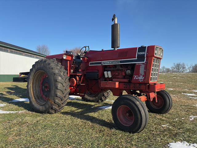 Image of International Harvester 1066 equipment image 3