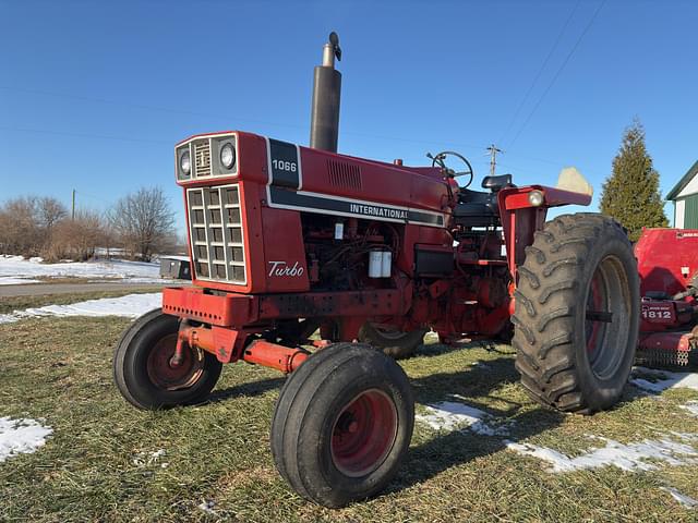 Image of International Harvester 1066 equipment image 1