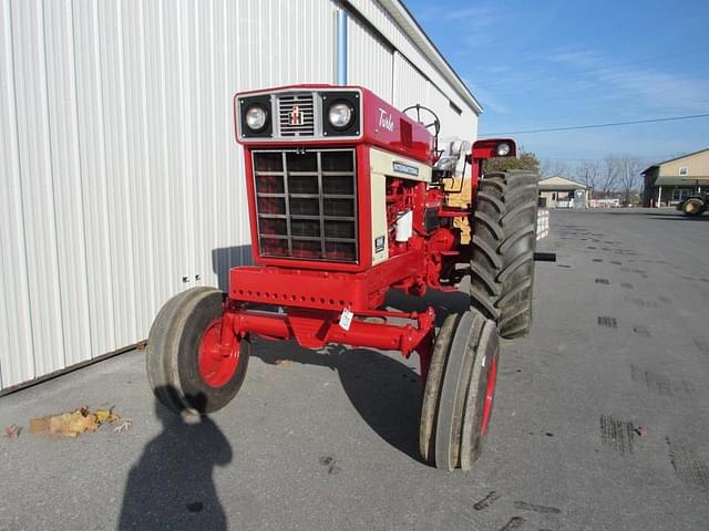 Image of International Harvester 1066 equipment image 2