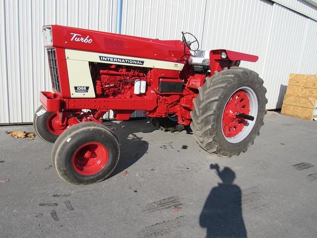 Image of International Harvester 1066 equipment image 1