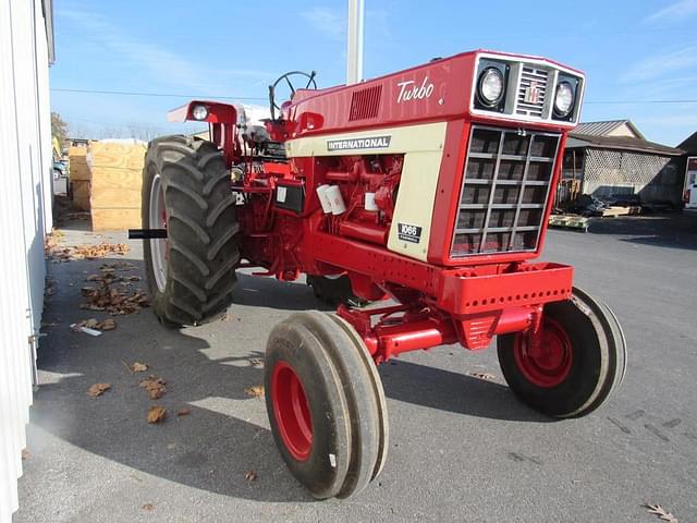 Image of International Harvester 1066 equipment image 3