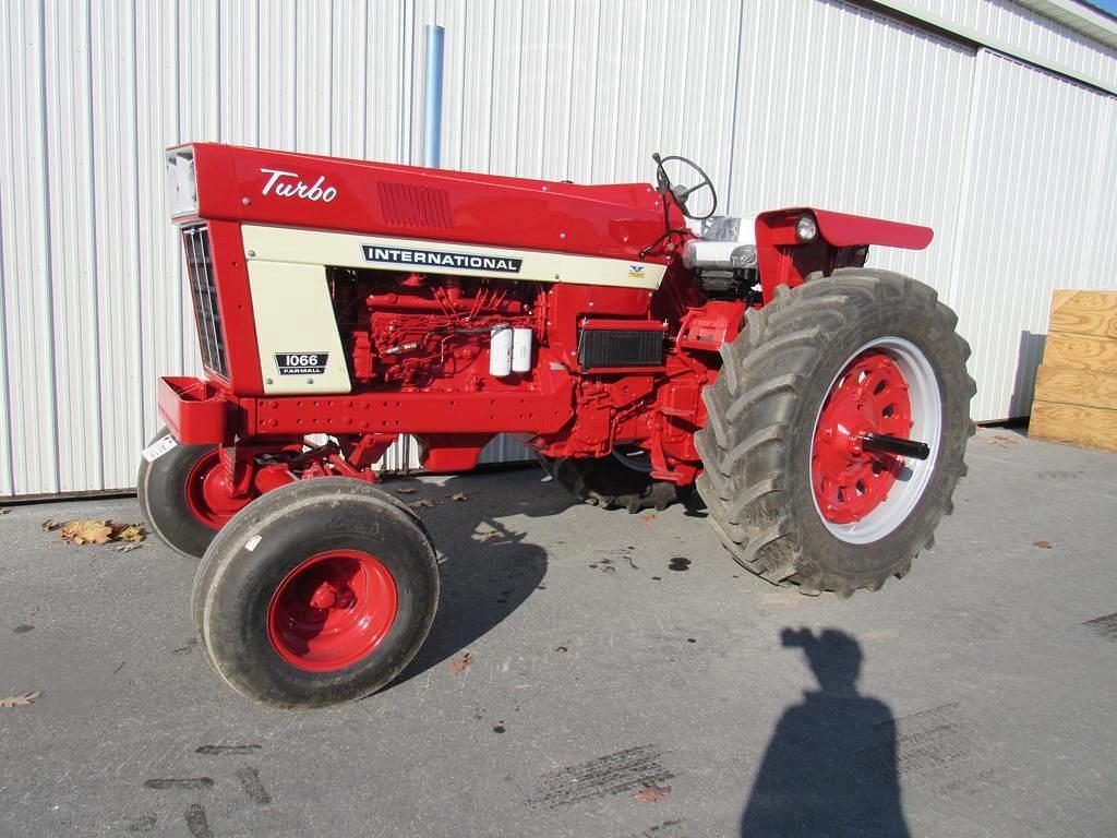 Image of International Harvester 1066 Primary image