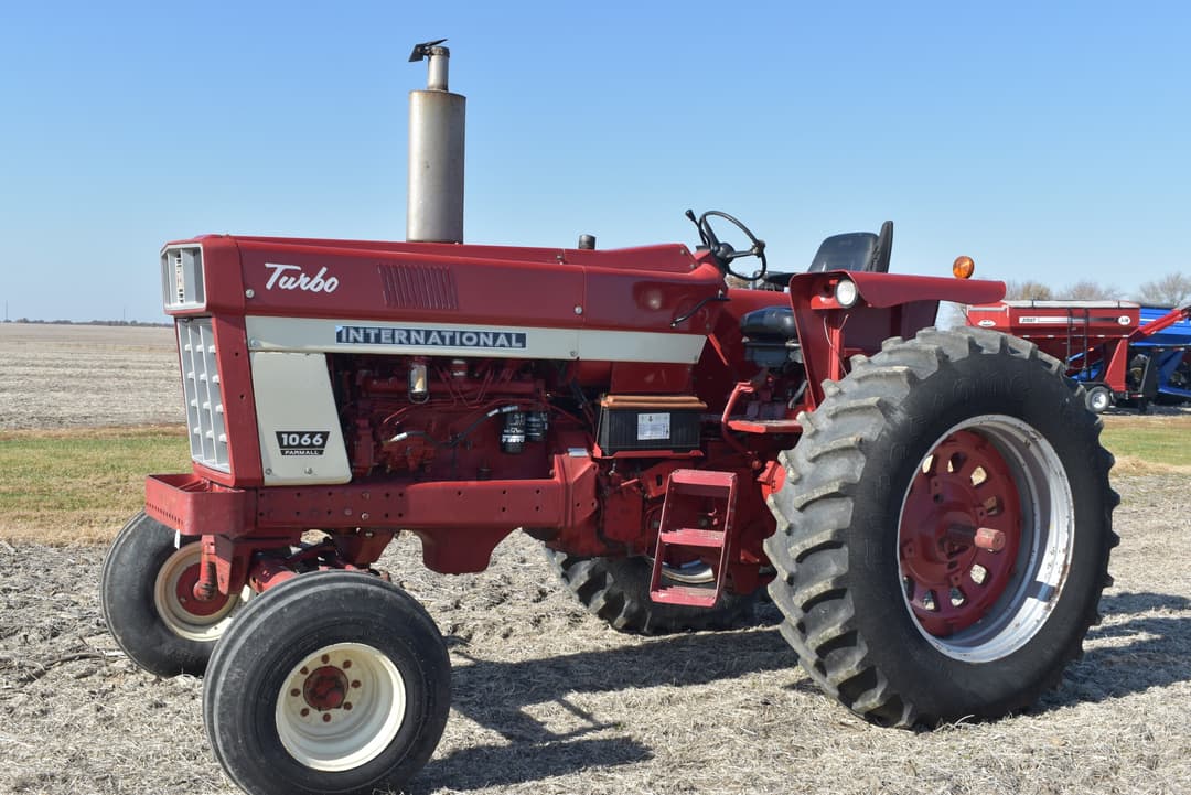 Image of International Harvester 1066 Primary image