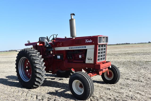 Image of International Harvester 1066 equipment image 4