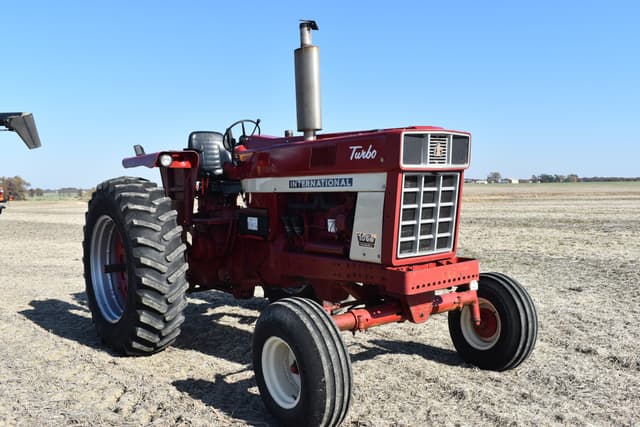 Image of International Harvester 1066 equipment image 3