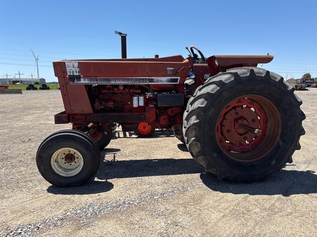 Image of International Harvester 1066 equipment image 3