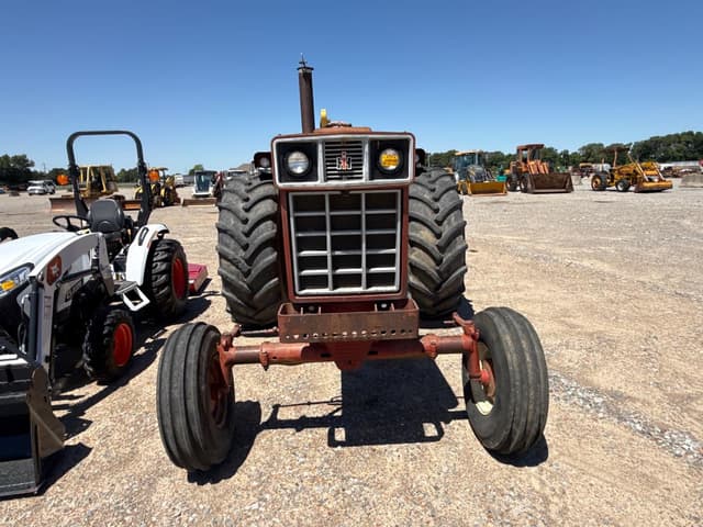 Image of International Harvester 1066 equipment image 2