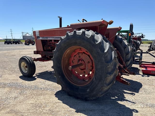 Image of International Harvester 1066 equipment image 4