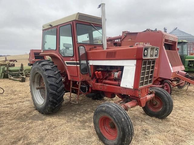 Image of International Harvester 1066 equipment image 2