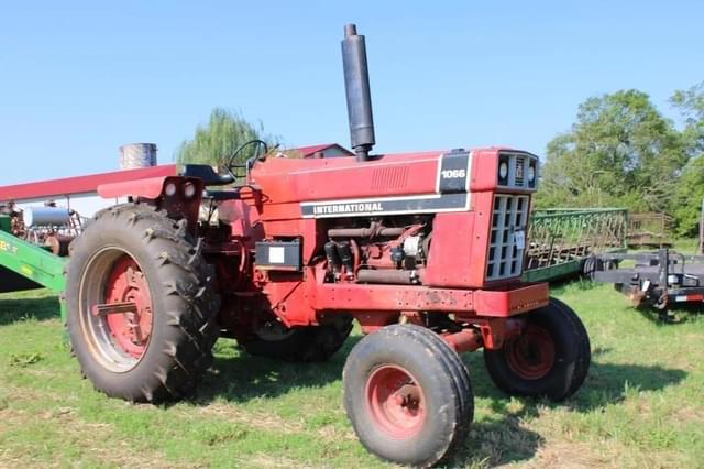 Image of International Harvester 1066 equipment image 1