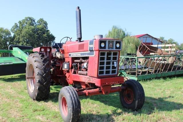 Image of International Harvester 1066 equipment image 2
