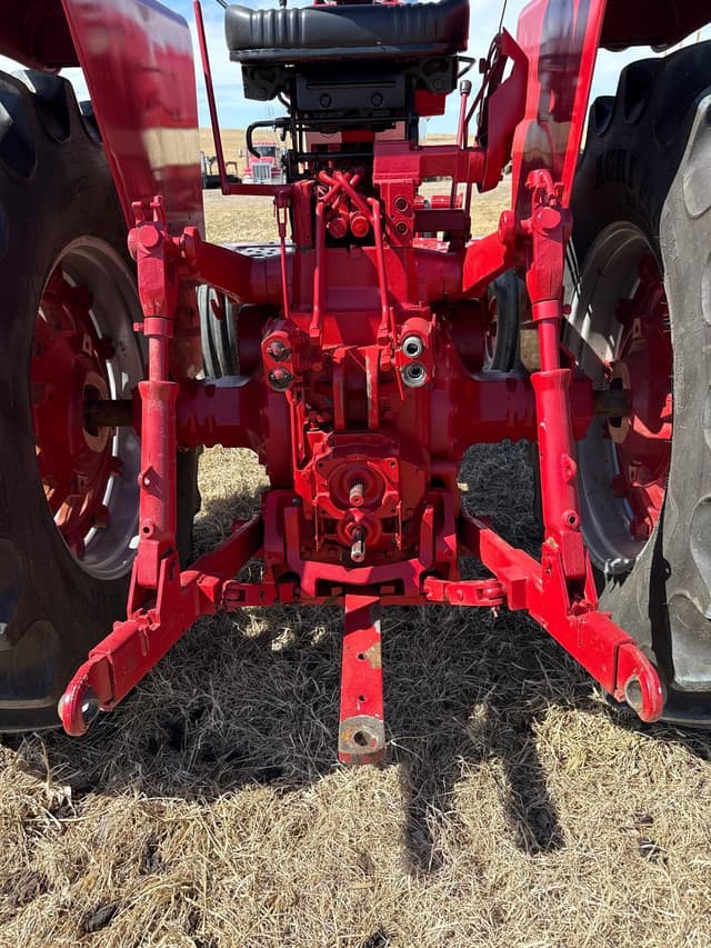 Image of International Harvester 1066 equipment image 4