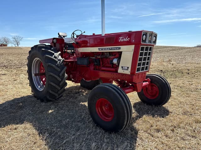 Image of International Harvester 1066 equipment image 1