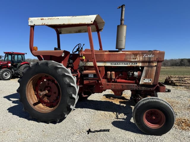 Image of International Harvester 1066 equipment image 1