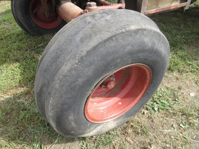 Image of International Harvester 1066 equipment image 3