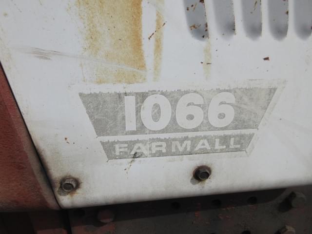 Image of International Harvester 1066 equipment image 4