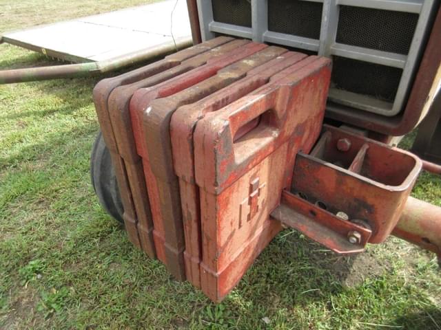 Image of International Harvester 1066 equipment image 2