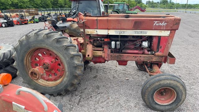 Image of International Harvester 1066 equipment image 4