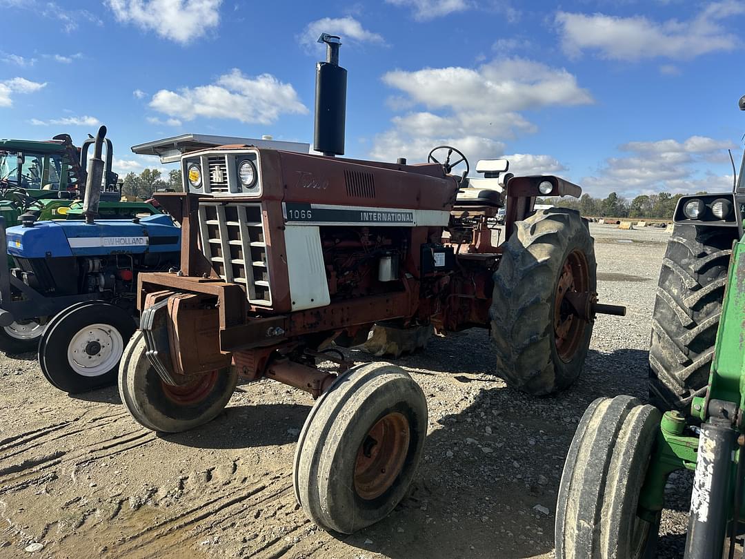 Image of International Harvester 1066 Primary image