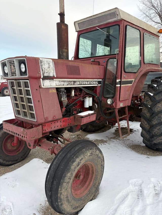 Image of International Harvester 1066 equipment image 1